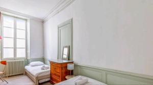 Latypique, au centre ville pour 4 à 5 personnes