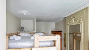 Latypique, au centre ville pour 4 à 5 personnes