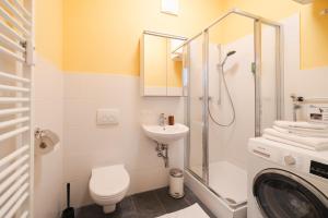 Yellow Flat by GrazRentals with best location & free parking