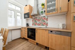 Colorful Apartment Spiżowa in Wrocław Near Centre by Noclegi Renters