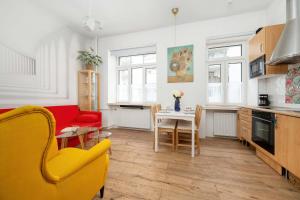 Colorful Apartment Spiżowa in Wrocław Near Centre by Noclegi Renters