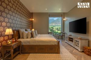 StayVista at The Nestled North with Bonfire, lawn