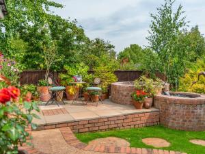 Pass the Keys Stylish garden retreat nr Stafford Town Hospital
