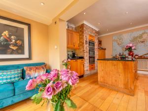 Pass the Keys Stylish garden retreat nr Stafford Town Hospital