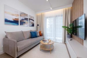 Air-conditioned Apartment with Parking Near Spodek by Noclegi Renters