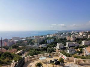 Appartements Appartement Vue Mer a Bastia, terrasse et piscine privee. : photos des chambres