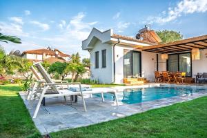 Vacation - Honeymoon House