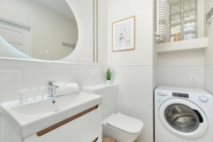 Norwida Bright Studio in Gdynia Close to the Sea by Noclegi Renters