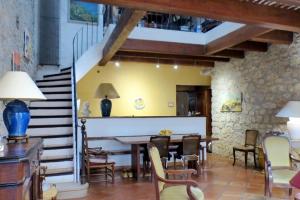 Maisons de vacances Spacious house with garden in Ollioules : photos des chambres