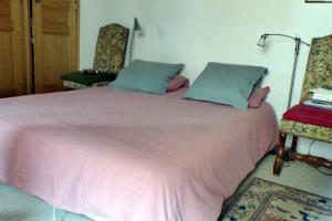 Maisons de vacances Spacious house with garden in Ollioules : photos des chambres