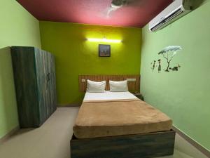 Dhanalakshmi Guests House