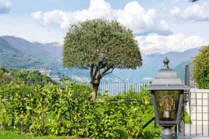 Villa Maderni Breathtaking - by MyHomeInComo