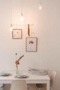 White Flat by GrazRentals with cool location & free parking