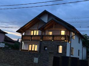 CASA COCA - La 100 m de Strandul Arinis si 200m de CENTRU - Gura Humorului