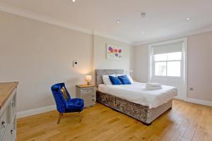 Earls Court Hub - Central 2BR Gem near Transport & Attractions