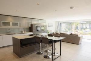 Large 4 Bedroom Seaside House by the beach and cliffs