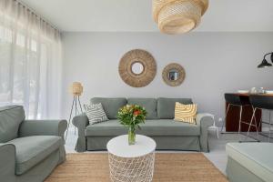 Urokliwy Apartament z Ogródkiem 150 m od Plaży Parking Międzywodzie by Noclegi Renters