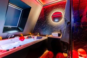 Appartements DARK ROOM - Suite Luxueuse pres de la mer : photos des chambres