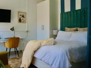 Cozy Haven in the Capital City