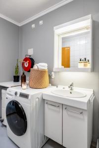 Central sea house apartment - 2 BR - Free parking