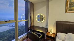 Sea View with bridge Gold Coast next to Oakwood PIK