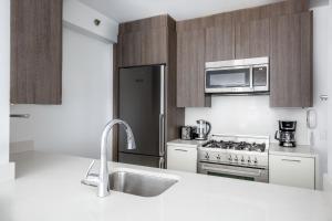 Midtown 2br w wd gym doorman nr Times Sq NYC-1122