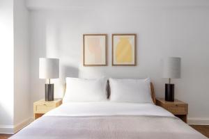 Blueground Midtown East doorman nr MoMA NYC-1786