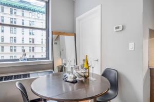 Midtown Studio w Doorman Gym nr MSG NYC-143