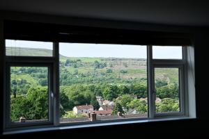 Cowpe Lowe View House