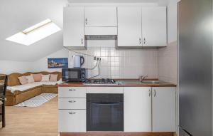 Stunning Apartment In Brodarica