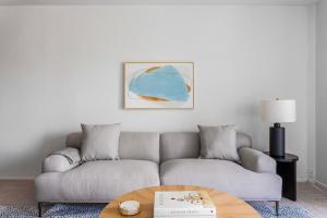 Blueground Hollywood Hills jacuzzi nr Runyon Canyon LAX-1380