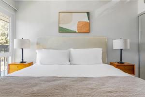 Blueground Hollywood Hills jacuzzi nr Runyon Canyon LAX-1380