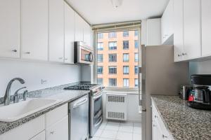 Blueground Battery Park City rooftop nr Hudson River NYC-586