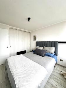 Modern apartment in La Florida with mountain views