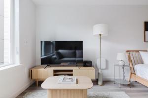 Blueground Capitol Hill rooftop wd nr park SEA-802