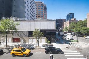 Blueground Chelsea washerdryer nr High Line NYC-1809