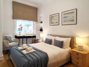 Flat A - Montagu St Residence