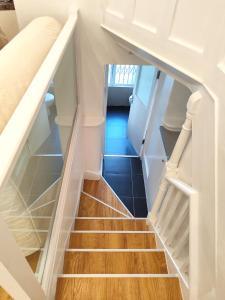 Flat A - Montagu St Residence
