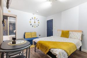 Newly Renovated Studio in Center