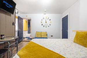 Newly Renovated Studio in Center