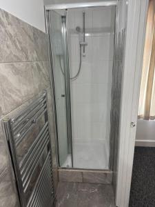 Four Bed Garden Luxe Enfield