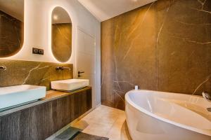 Villas Luxury Villa Orion with heated Pool, Billard : photos des chambres