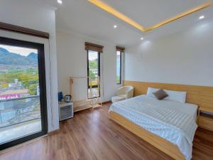 Ong hotel Mộc Châu