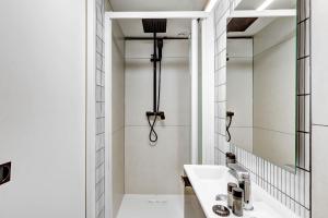 Appartements BM- Petit Ecrin Chic & Design a Levallois : photos des chambres