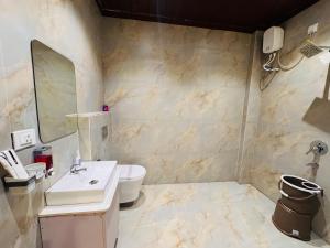 HomeEscape Elite 1BHK - Mahalaxmi Nagar 201