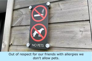 The Black Barnacle Luxury Holiday Home with Roof Top Terrace & Hot Tub