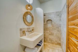 Villa Floripa Stylish 2BR Near Nyang Nyang Beach