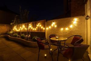 Charming 2Bedroom Apartment with Private Garden