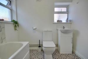 Charming 2Bedroom Apartment with Private Garden