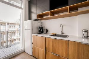 Light and quiet haven next to park